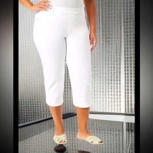 Gloria Vanderbilt SHAPE-EFFECT High-Rise Capri Pants Built-in smoothing panel